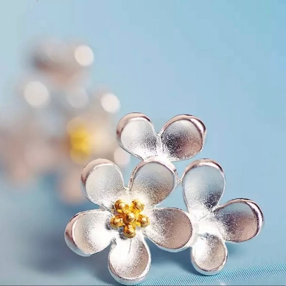 Flowers Sterling Silver .925K SS Post Earrings  New - Picture 3 of 4